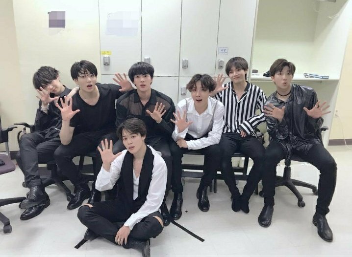 YourSunshine218's tweet photo. @MaritoAbdo
BTS tiene a miles de personas que les apoya aqui en PY.
Ahora mismo sus managers están negociando con 6 paises para hacer un tour en 2020.
POR FAVOR VE QUE PODES HACER PARA QUE LOS CHICOS VENGAN AQUI Y PODAMOS CUMPLIR NUESTROS SUEÑOS.🙇‍♀️😢
@BTS_twt #LoveYourselfPY https://t.co/btsgSPRz14