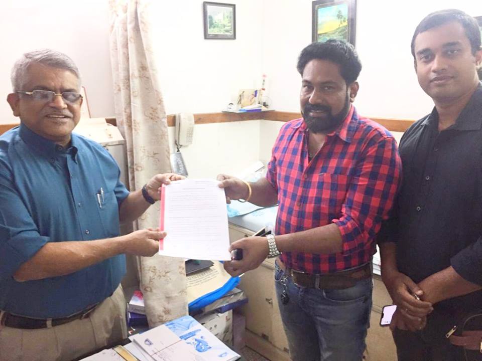 PinparkCo's tweet photo. MoU signing - Dr.Sreenivasa Kamath, Organising Secretary APICON 2019 and Mr.Pradeesh Easwar, CMO, Pinpark &amp; Mr Sreejith PR, Head Marketing, Pinpark @ Grand Hyatt, Bolgatty. Kochi.
#happyparking #apicon2019 #apicon #grandhyatt #doctors #conference #kochi https://t.co/CBiCZ5q2J9