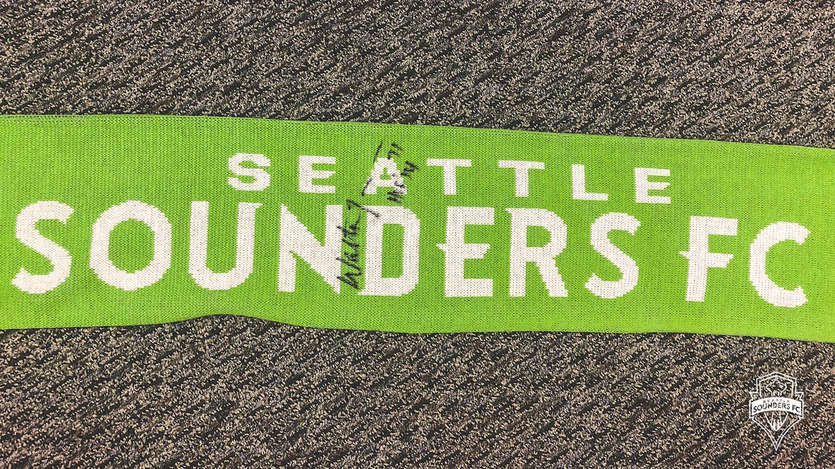 SoundersFC's tweet image. CONTEST TIME ⏰

Retweet for a chance to win this signed scarf from soccer photographer (and @Seahawks legend 😉)  @BigWalt71!