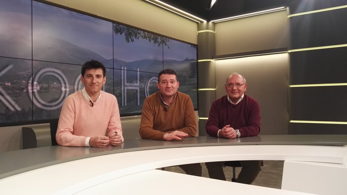 Itziar Altuna (@itziaraltuna) on Twitter photo Tres alcaldes, Jesús Zaballos <a href="/lasarteoria/">Lasarte-Oriako Udala</a> , Jose Miguel Santamaría <a href="/Ordiziako_Udala/">Ordiziako Udala</a> y Josetxo Mendizabal <a href="/ZestoakoUdala/">Zestoako Udala</a> repasan la actualidad de su municipio y hablan sobre su papel como alcaldes. A las 22.00h. en @teledonosti Tres alcaldes, Jesús Zaballos <a href="/lasarteoria/">Lasarte-Oriako Udala</a> , Jose Miguel Santamaría <a href="/Ordiziako_Udala/">Ordiziako Udala</a> y Josetxo Mendizabal <a href="/ZestoakoUdala/">Zestoako Udala</a> repasan la actualidad de su municipio y hablan sobre su papel como alcaldes. A las 22.00h. en @teledonosti