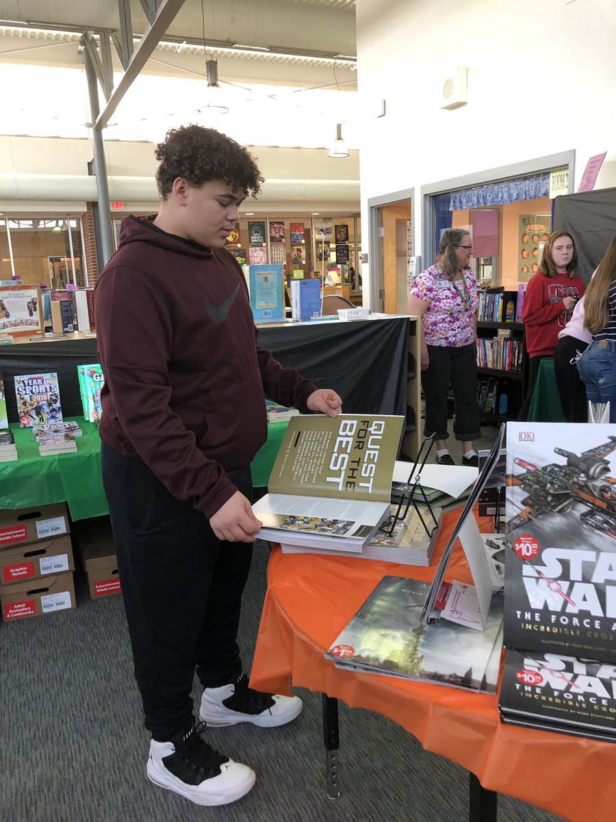 LHill_MPMS's tweet photo. What could be better than getting kids interested in reading?! We love the book fair! #spongempms https://t.co/IHtFPVTBBG