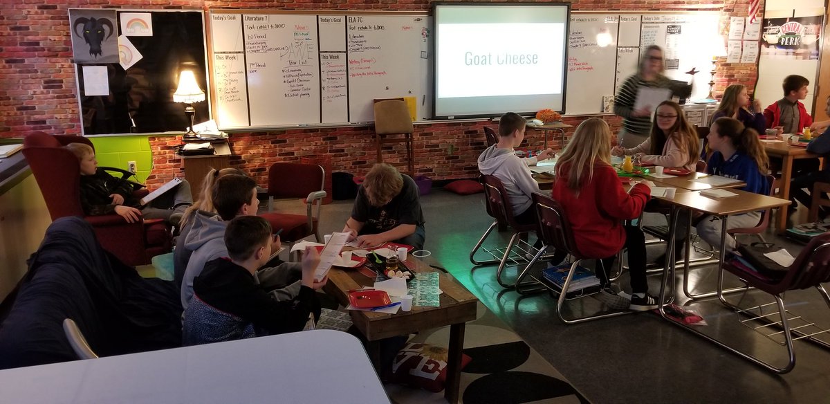 EastWashMS's tweet photo. @EatWriteTeach covers historical and cultural symbolism with food in #thehungergames. #ewaubu https://t.co/XYkrWuKpHa