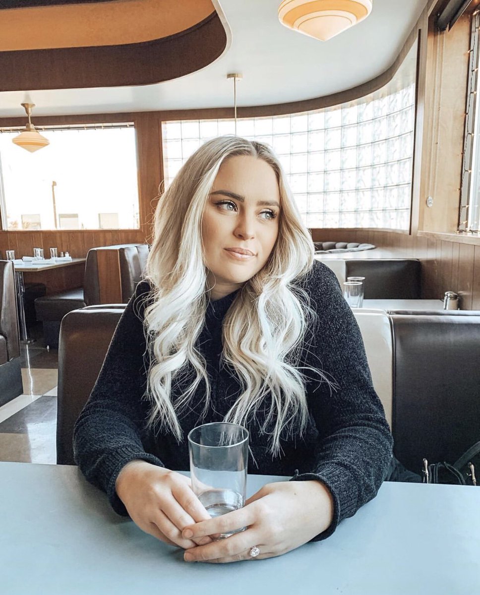 SteubensUptown's tweet image. Chilly outside❄️, warm Steuben’s favs inside ☀️
📸: @helloalliy 
#steubens  #coloradoweather #chillyweather #snowday #daydreaming #steubensdreaming #steubensburgers #steubenssandwiches #arvadafoodies #veggieburger #restaurantinteriors