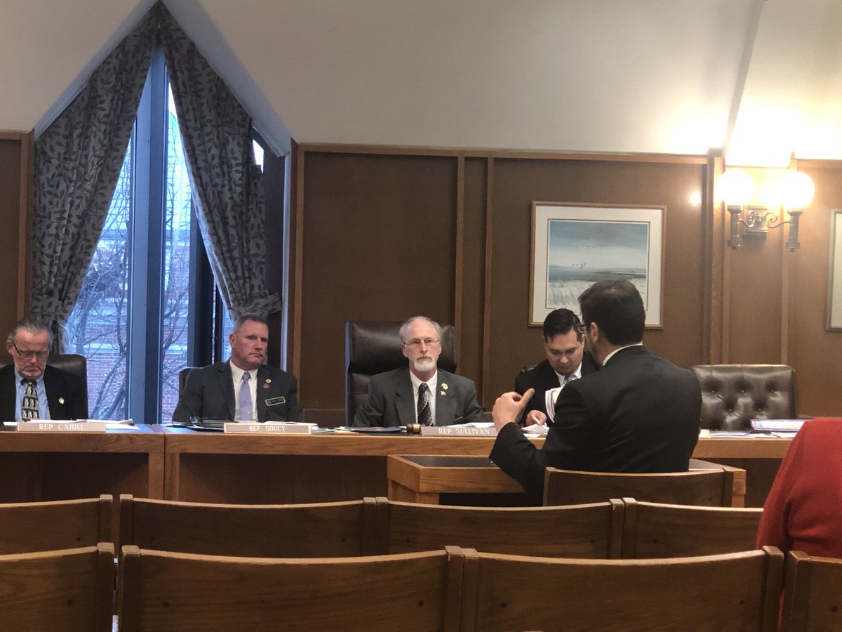 FamFriendlyEcon's tweet photo. “3 out of 4 caregivers say they've had to make at least one modification or adjustment to their work schedules to provide care for their loved ones.” @Todd_Fahey with @AARPNH #nhpolitics #paidleave #cffe https://t.co/0aB5weGOoH