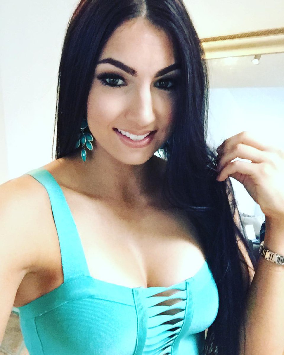 WWEWomen4ever's tweet photo. Peyton &amp; Billie #IIconics @PeytonRoyceWWE @BillieKayWWE #EliminationChamber #WWE #WWEWomensTagTeam #WWEWomensTagTeamTitles #Raw #SDLive #WWEChamber #WomensTagTeamTitles #WomensTagTeam #WWEWomensRevolution #WomensRevolution #PeytonRoyce #BillieKay #FirstWomensTagTeamChampions https://t.co/hyH7vT38pH