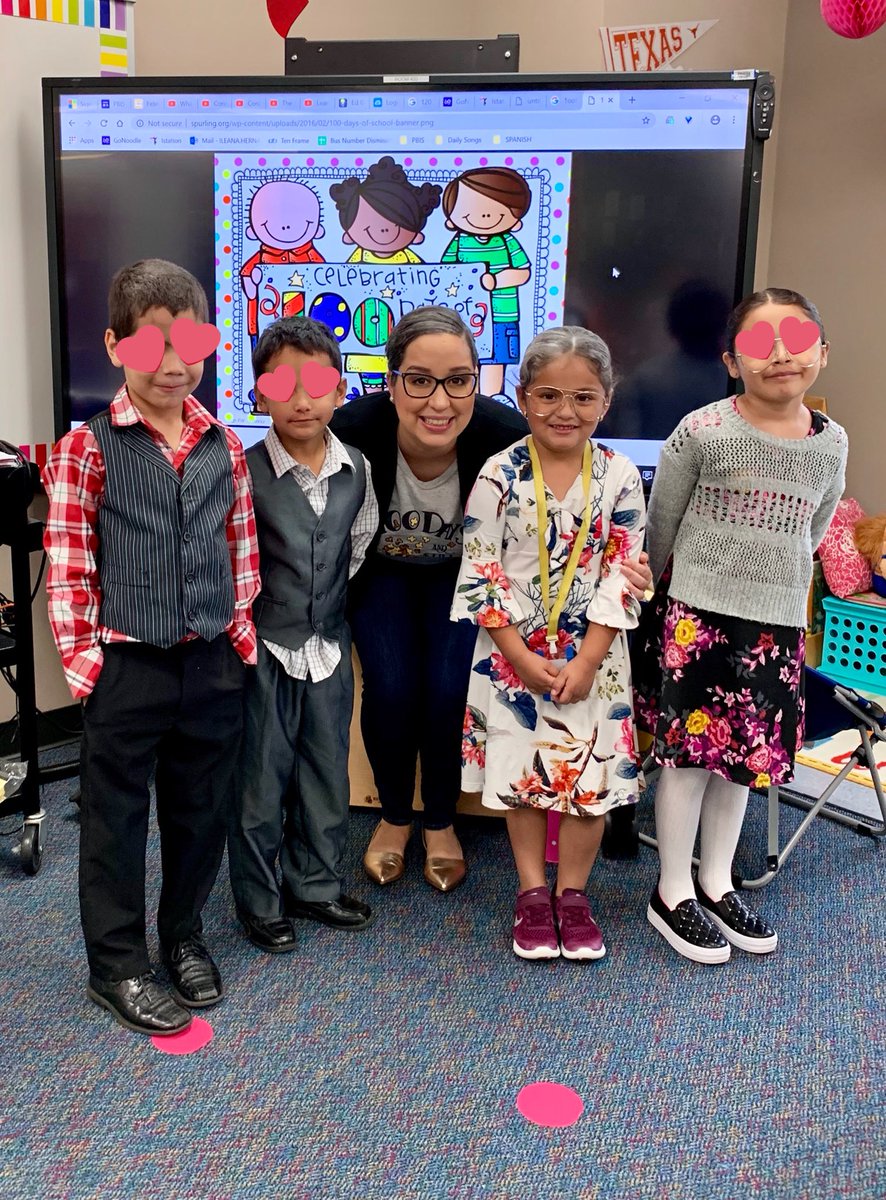 Hernandez1st's tweet photo. Happy 100th day of school! Our first graders are 100 days smarter! ⭐️⭐️⭐️@MRobinsonElem #100DaysOfSchool https://t.co/eHqBuLVZlQ
