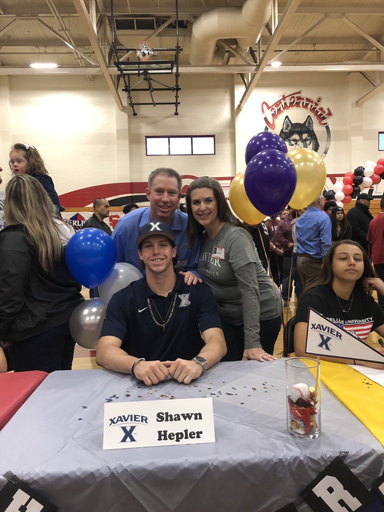docwisebmxsr's tweet photo. Congrats to @heep10 and @CSMITTY_20 on #NationalSigningDay2019 Looking forward to great things this season and in the future! @Husky_Diamond #programstrong #3daystogo #baseball https://t.co/nQwnW6jqT9