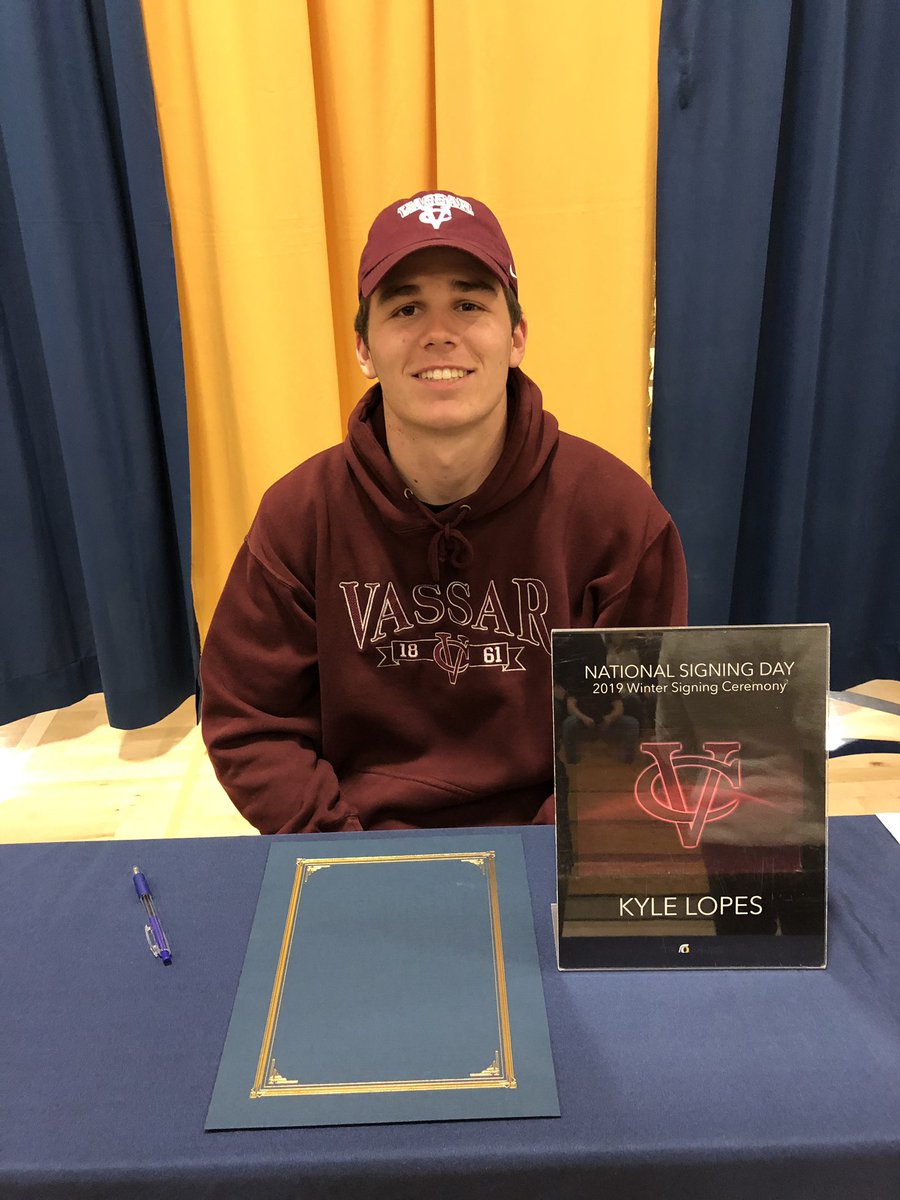 TROJANPRIDE80's tweet photo. Congrats to our #NextLevel soccer athletes on National Signing Day! @ORvarsitysoccer @ORASBLeadership @OR_Ozone https://t.co/H7DShxZu9i