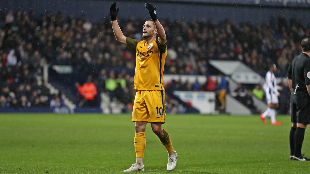 Florin Andone celebra su gol (Foto: Brighton).