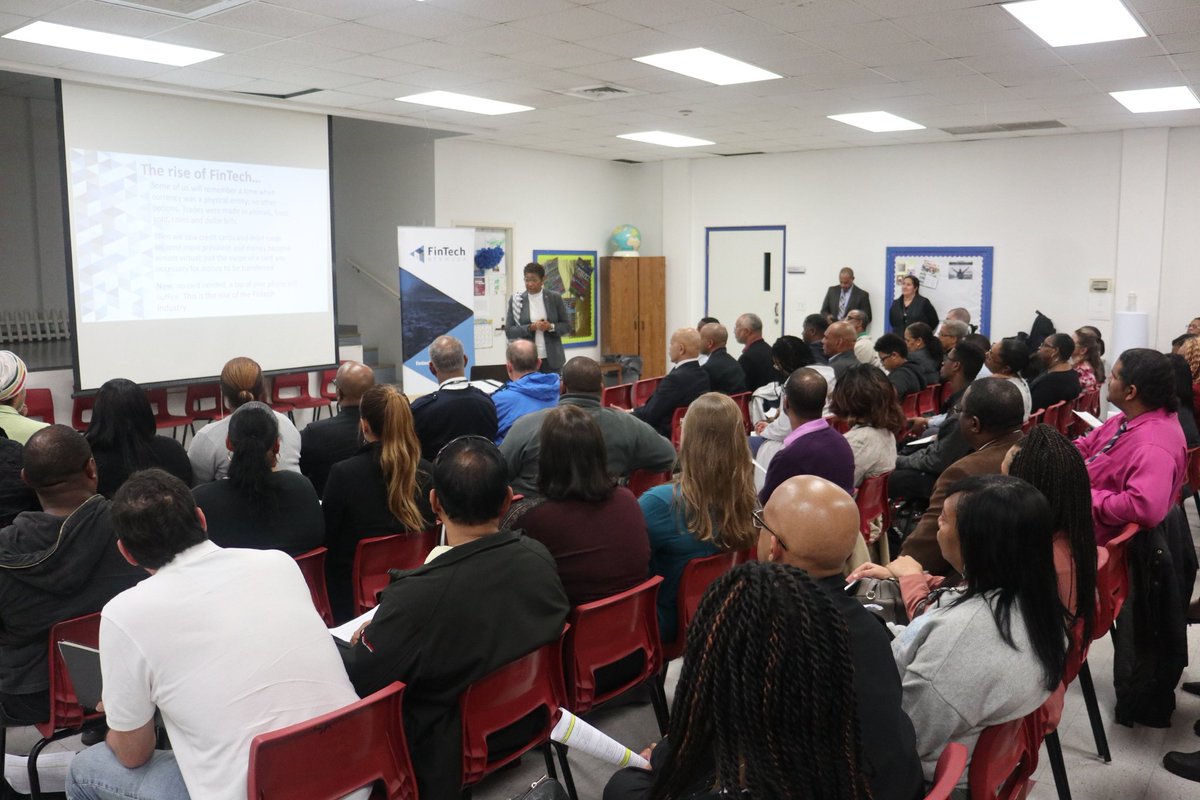 fintechbermuda's tweet photo. Dr. Gina Tucker giving a presentation to a packed room full of Bermudians interested in educational and training opportunities in #Fintech #FintechBermuda https://t.co/6LrQk9PsGr