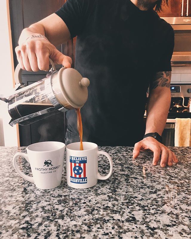 chrismonachino's tweet photo. Rainy days call for French Press @frothymonkey Sweater Weather😉☕️
· · ·
📸: @ashmonachino
· · ·
#coffeebeans #coffeetime #onmytable #nothingisordinary #seekthesimplicity #flatlay #handsinframe #coffeebreak #coffeegram #tastespotting #stilllife #vscoco… https://t.co/HrNwySUAAk https://t.co/sXzT1ZgpzE