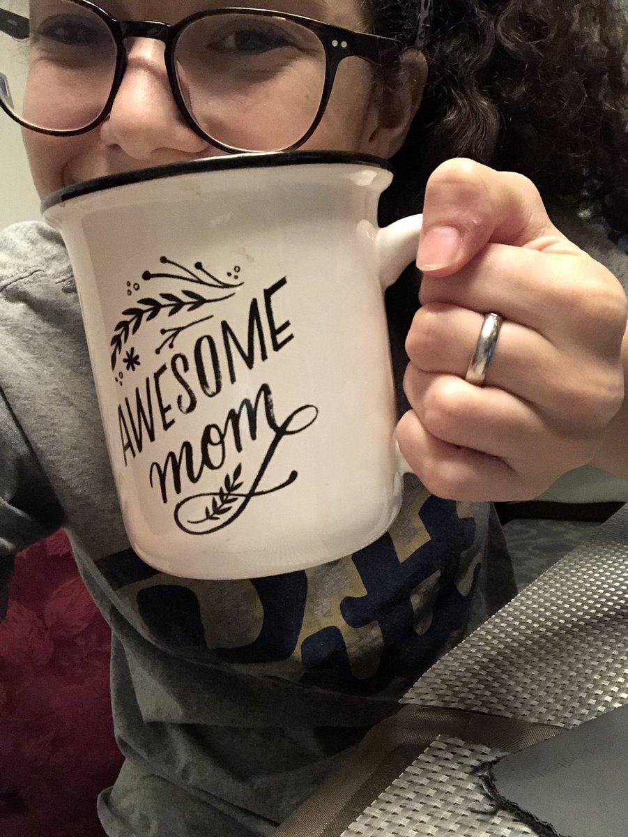 SJRmorim's tweet photo. they call me mom!! see all the IC delegates tonight for our meeting :)) #momlife #mitmom https://t.co/sdS0gGFJlo