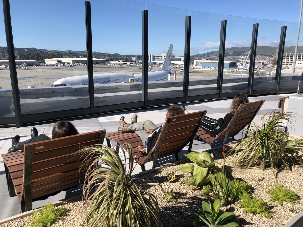 It’s officially open today! Check out the new #OutdoorTerrace at #SFO in International Terminal G #avgeek #planespotting