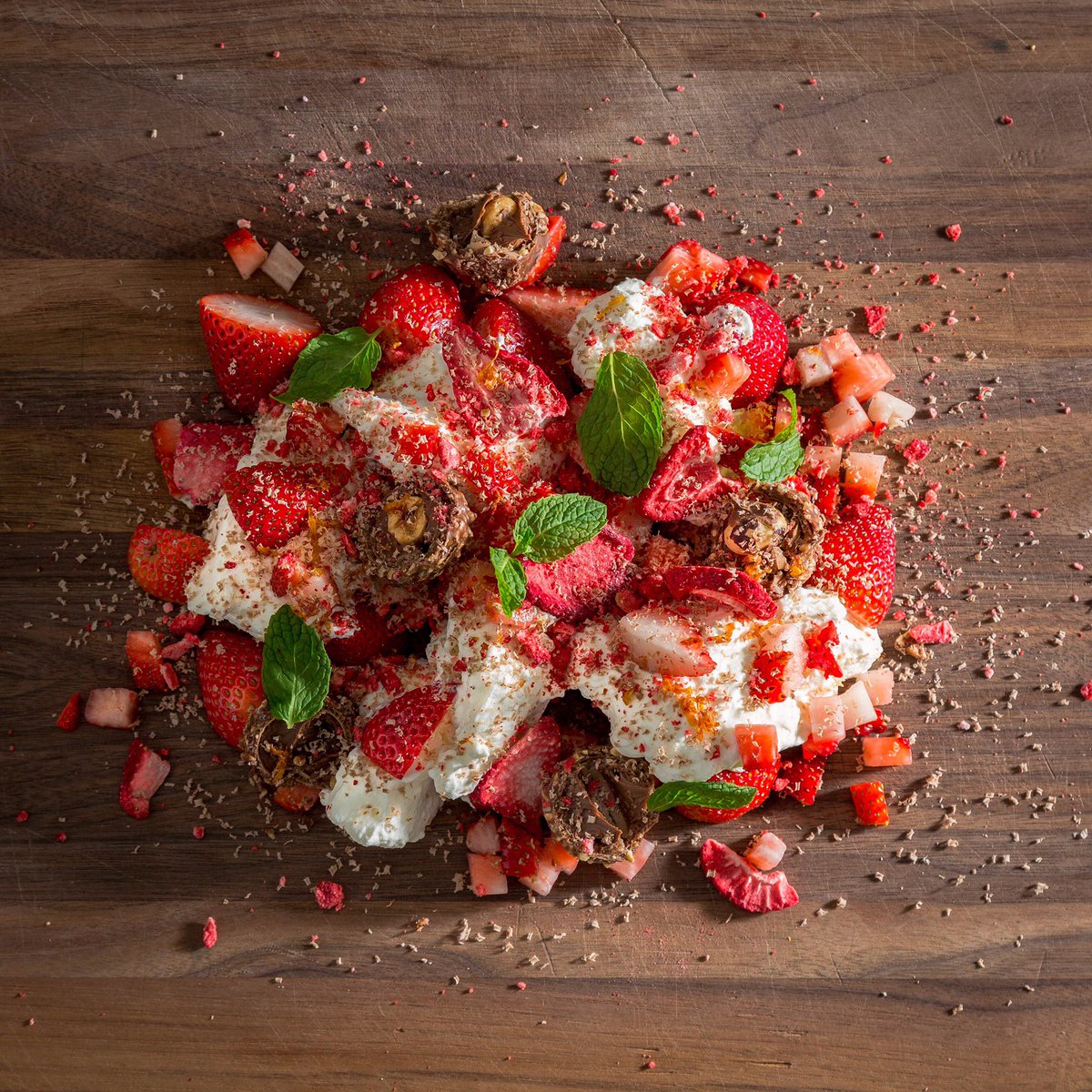 I have a funny suspicion that many dudes out there are not prepared to shock and awe their significant other with love for Valentine’s Day. Something like my this looks crazy and intimidating but it’s quite the opposite. And just imagine her face when you serve her this beauty.