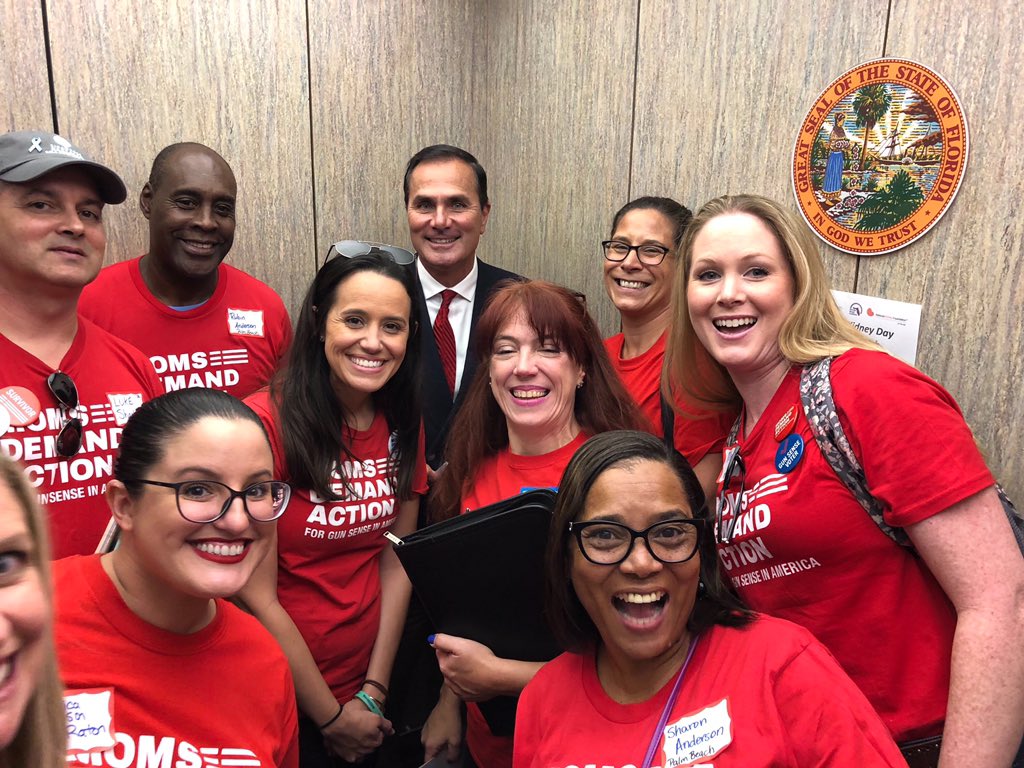 mmarfl's tweet photo. Fancy running in to you here, Mike Caruso! #elevatorpitch #housedistrict89 #commonsensesupporter #backgroundchecks #republicanhouseseat https://t.co/Gcgtun8JTO