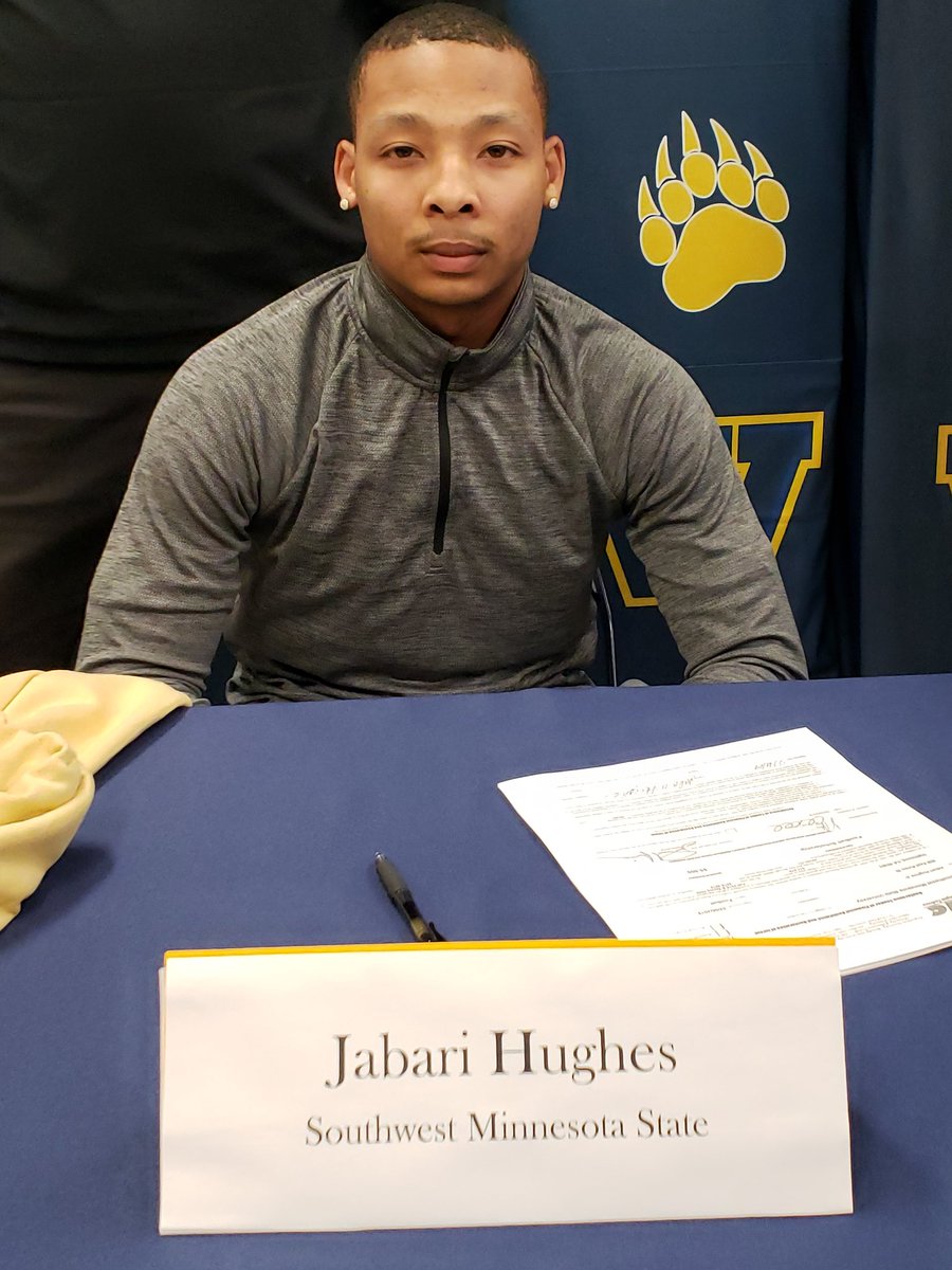WHSBearFootball's tweet photo. Congratulations to Robbie Colenzo, Damarryea Armstrong, Jabari Hughes, and Arvi'onte Sheffield for signing today! #TheWarrenWay #BearDown #TrustTheProcess #OnceABearAlwaysABear https://t.co/kP5vikxKmq