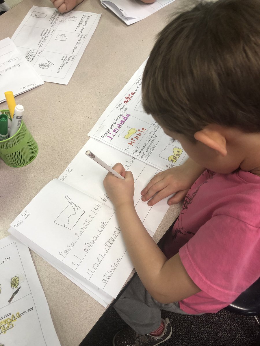 EspanolMewes's tweet photo. Lemonade day! Día de limonada 😎🍋@JeffreysGroveES @participate https://t.co/LYtA6WHJxV