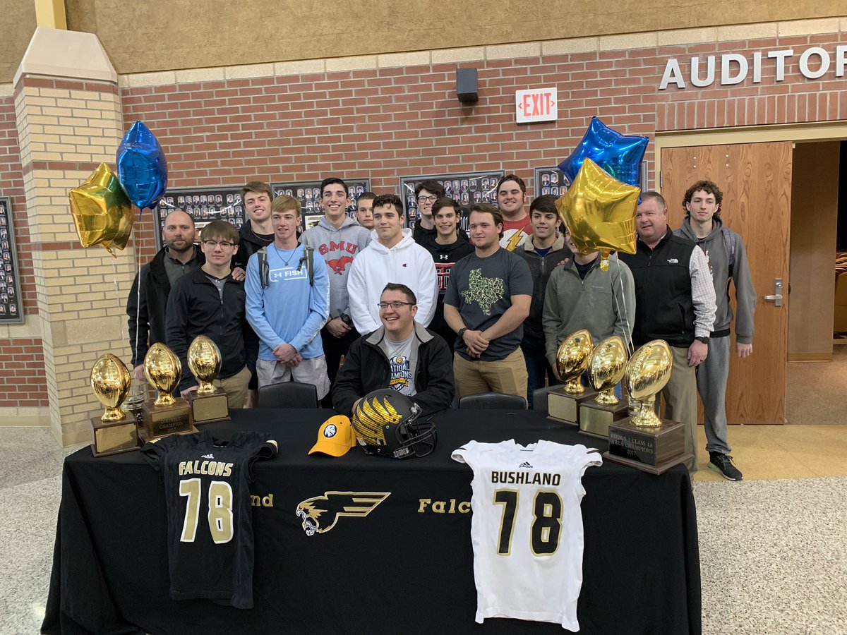 huntmill7120's tweet photo. I was super blessed to receive an offer from Texas A&amp;M-Commerce last night and sign with them this morning! I am super excited to further my education and football career at this awesome university. The coaching staff has been great through everything and I really appreciate it. https://t.co/JpxmStQ1lc