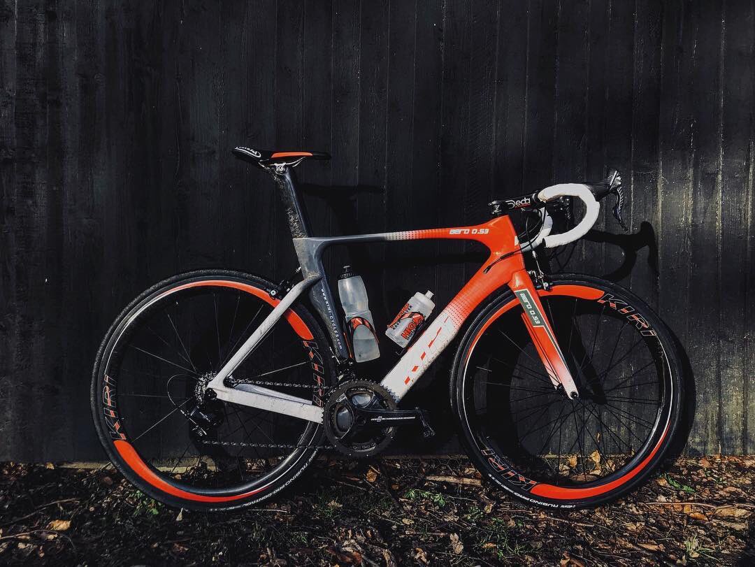 The weapon of choice this season for our Kiri Cycle Technology works team <a href="/raceveloce/">Veloce Cycling Team</a> 🇬🇧#bikesofinstagram #cycling #britishcycling #bikeporn #instabike #instacycle #labicicleta #realpassion #purecycling