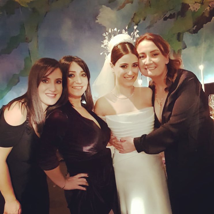 thequeenHazalK's tweet photo. 🤗❤ #HazalAliWedding #HazalKaya https://t.co/e2BUdEYzxL