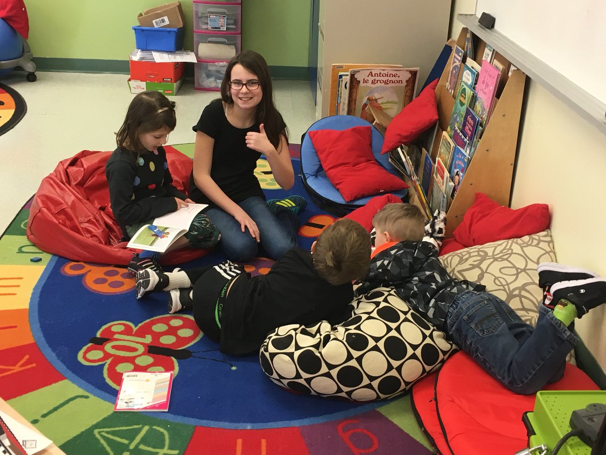 Nous sommes très chanceux d’avoir des grands qui nous aident à lire. 😊📚<a href="/smbmerrickville/">SMB</a> @JulieTerpstra <a href="/LisaSamrai/">Lisa Samrai</a>