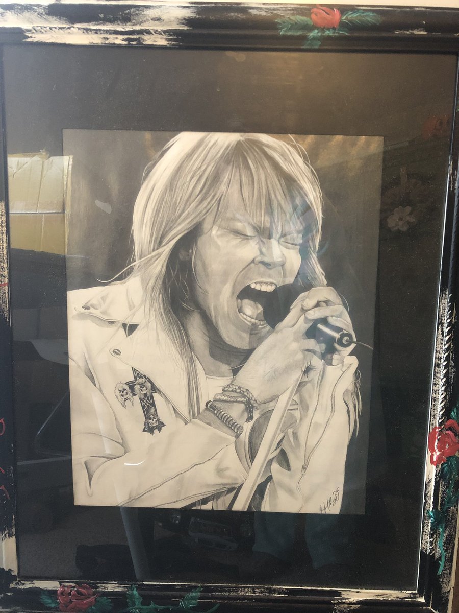 Jmo85beans's tweet photo. @axlrose Happy Birthday Axl!!!🎈🎂🎁 ❤️ https://t.co/grQVt2CtAT