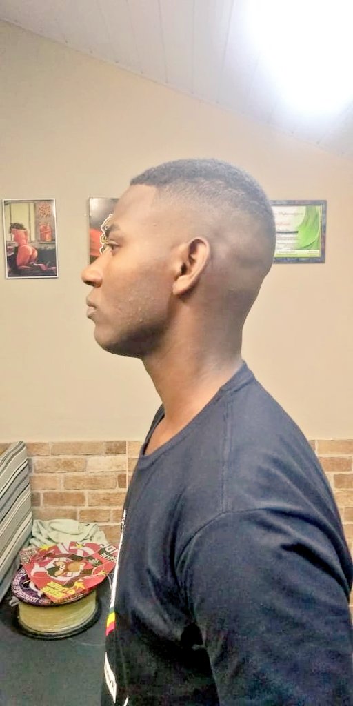 RlBarbearia's tweet photo. Corte do jaca navalhado 📏💈 https://t.co/bW55PCbGMf