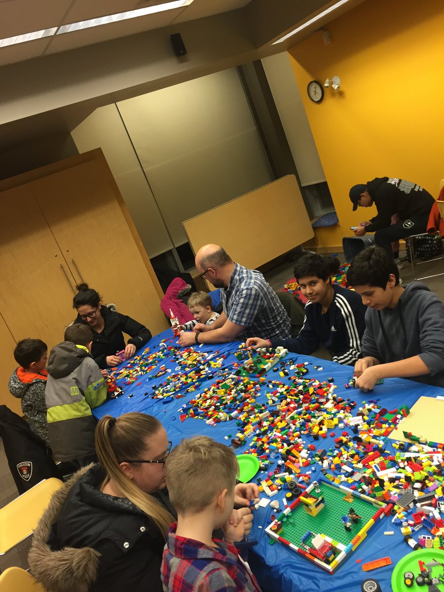 kpyouthcop's tweet photo. Last night we weren’t only building legos we were also building friendships 🥰💝 #LegoMyLibrary #imaginationandcreation 💡#buildingtogether 👥 https://t.co/810epEDBvk