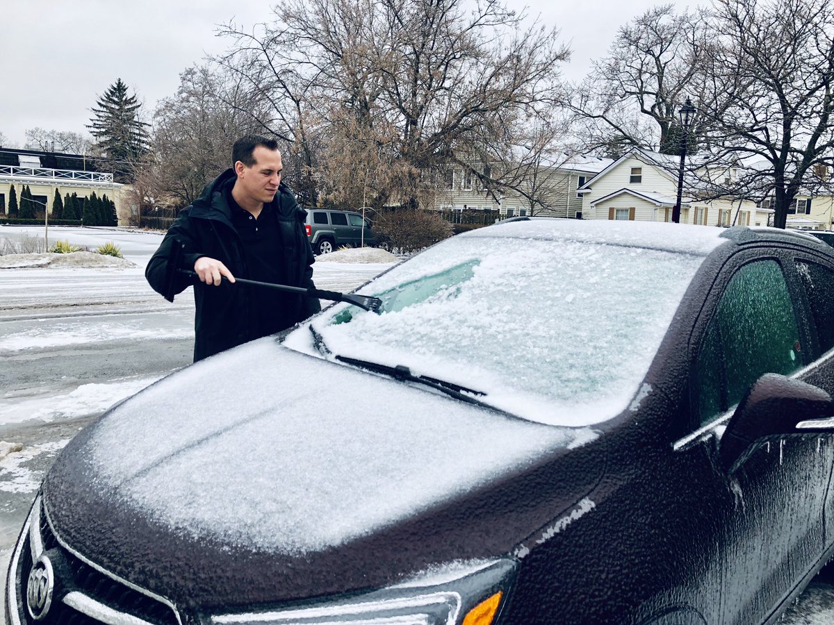 TobiasCode's tweet image. Can you see how impressed I am with this morning’s freezing rain ❄️💧🥶🤬