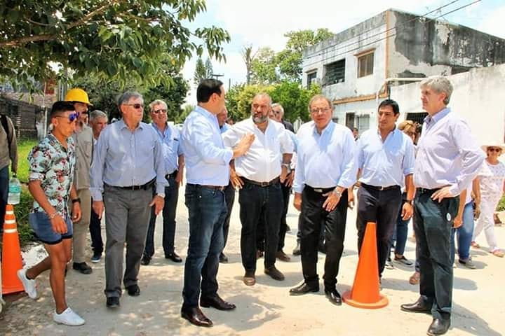 GringoRodrigue4's tweet photo. Junto al Gobernador Gustavo Valdés, el intendente Eduardo Tassano, el Director de Vialidad visitamos la planta de hormigonado municipal, ubicada en el predio de avenida Maipú, en inmediaciones al cruce con la Ruta nacional 12. https://t.co/dEODIl61NN