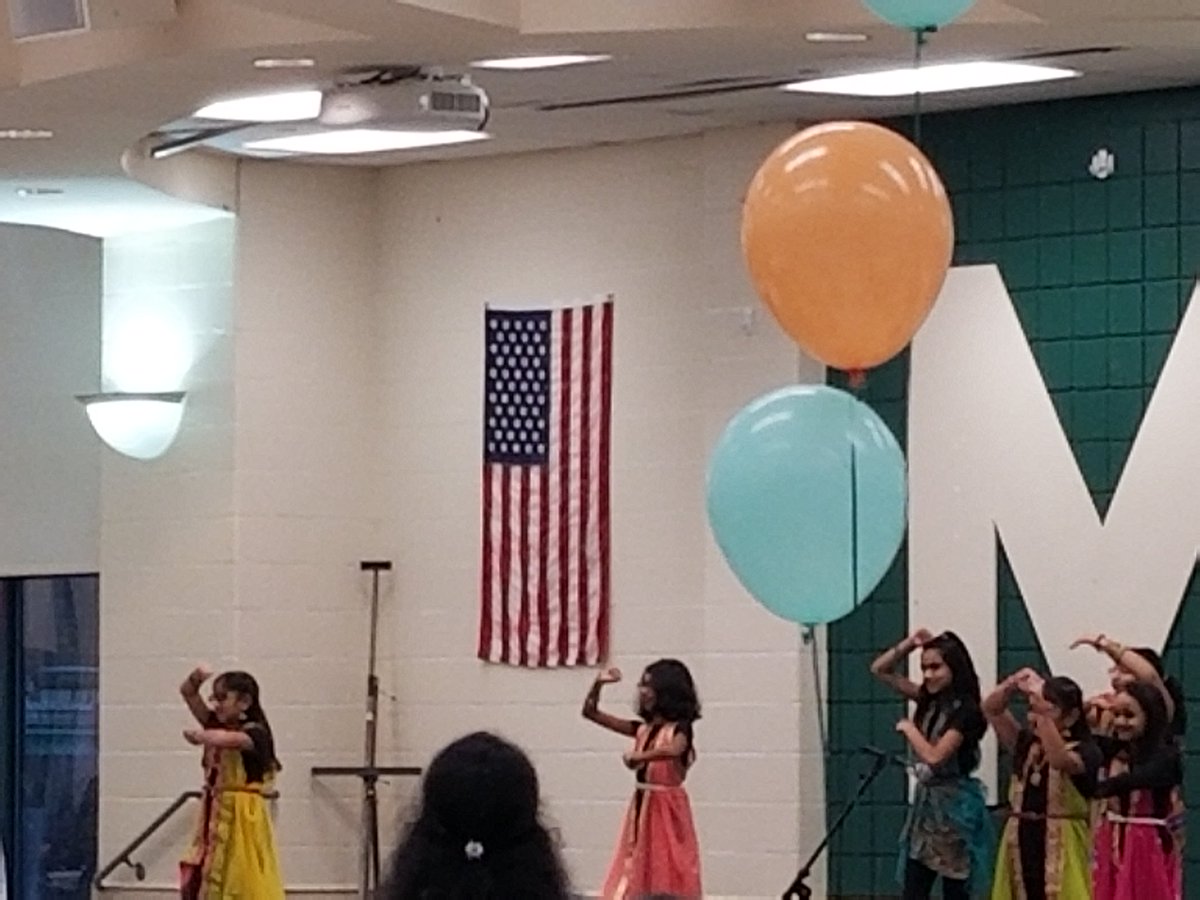 Data2Inform's tweet image. Wonderful evening at Taste of Mason.  A true celebration of our diversity with talented performers, beautiful artwork, yummy food, and meeting other community members!  #MasonMoment