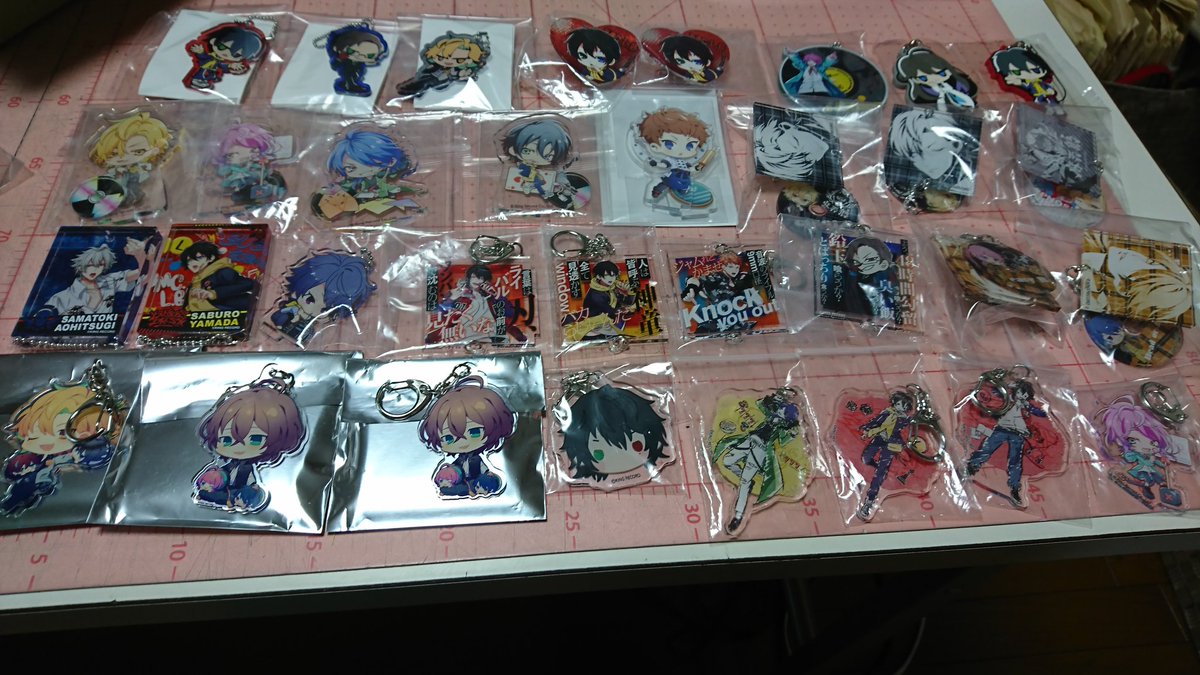 kumaaaa_sk's tweet photo. 【譲渡】ヒプノシスマイク ヒプマイ グラフアート きゃらぼむ 東急ハンズ スイパラ アニon マルイ 星型 ぱしゃこれ ホロ缶バッジ ピンバッジ ヴィレヴァン キャラバッジ きゃらびに カプ缶 サンリオ 色紙
譲:画像参照
求:定価(コースター等特典300円)＋送料
お気軽にリプください。 https://t.co/HzyqcSFpeK