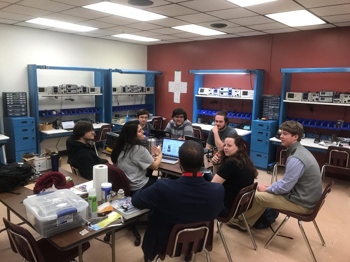 critECClystable's tweet photo. President of Edgecombe Community College, Dr. Gregory McLeod, paid a surprise visit to one of our weekly meetings. We were so glad to talk to him about who we are and what we hope to achieve with our high altitude balloon launches😁
#critECClystable #NCSpaceGrant #ECCedge https://t.co/qPtmRYOYg0