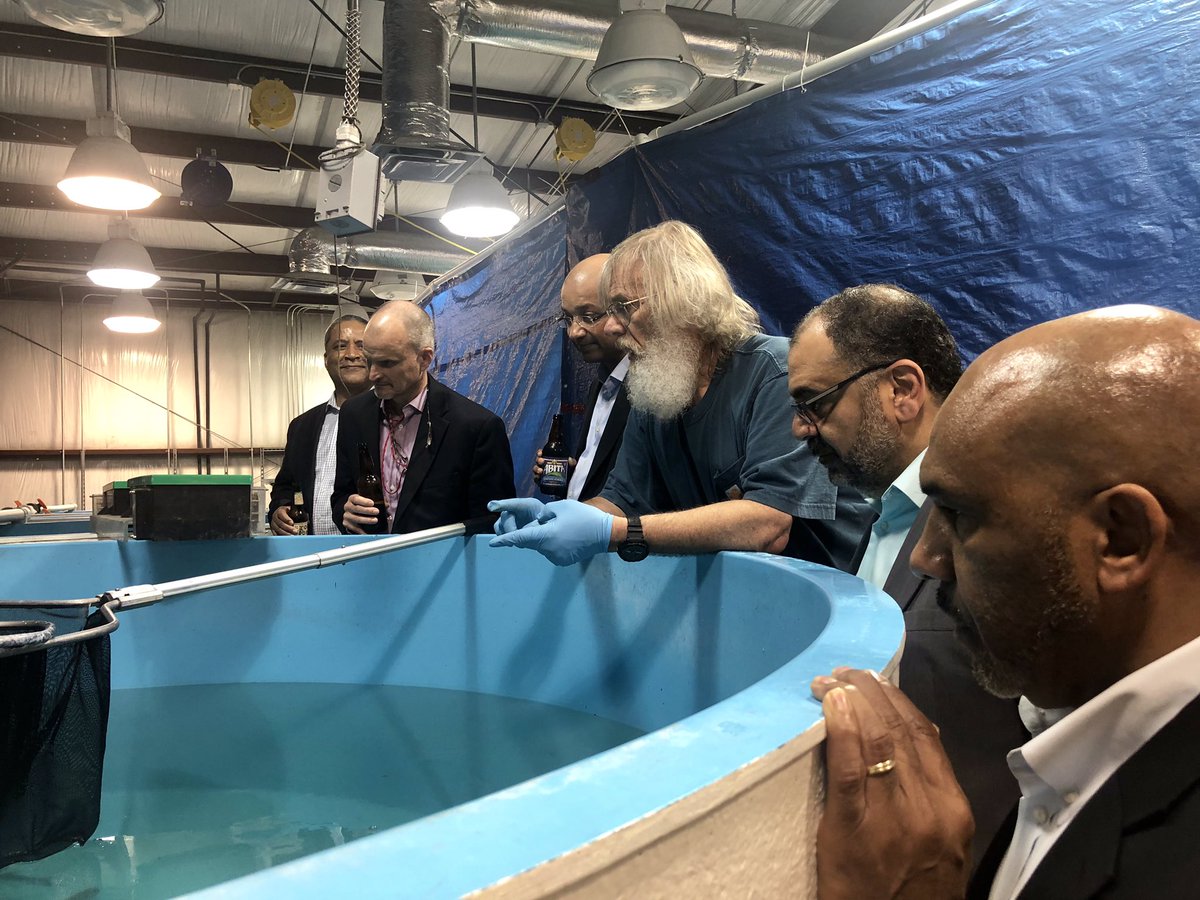 ArmyERDC's tweet image. Visitors from Sheladia Associates, Inc. enjoy local root beer before touring #ELab Aquatic Nuisance Species Laboratory in addition to all the ERDC- WES labs.
@USACEHQ 
#ERDC #discoverdevelopdeliver
