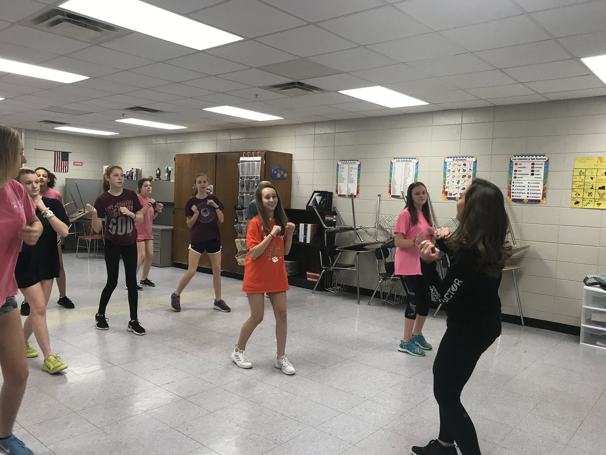 RCEMiddle's tweet photo. Coach Garrett’s classes got their Jazzercise on in Dance class today!Thank you to Clemson Jazzercise and Marie Nebesky #teamRCE🐾 #RCEpe https://t.co/F4YfCYUQch