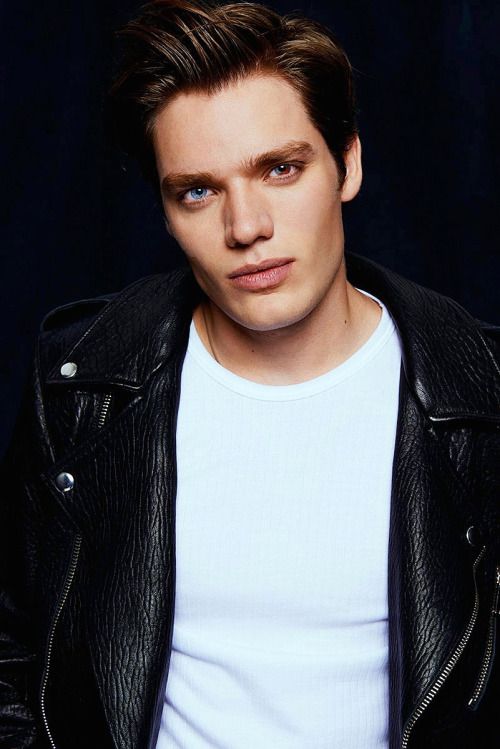 Happy Birthday Dominic Sherwood! 