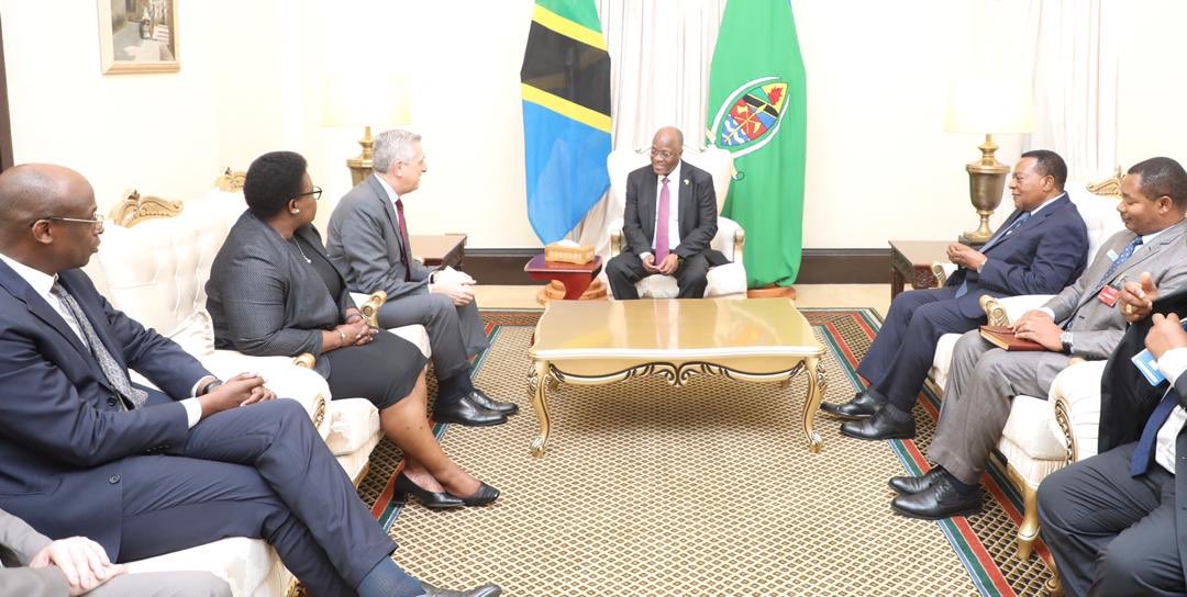 RaoufMazou's tweet image. In Dar es Salaam #Tanzania with @RefugeesChief. The country was a pioneer for welcoming &amp;amp; including refugees from the 1960s. By being a supporter of the UN #RefugeeCompact adopted last December, Tanzania shows its  commitment to maintaining this tradition. @foreigntanzania