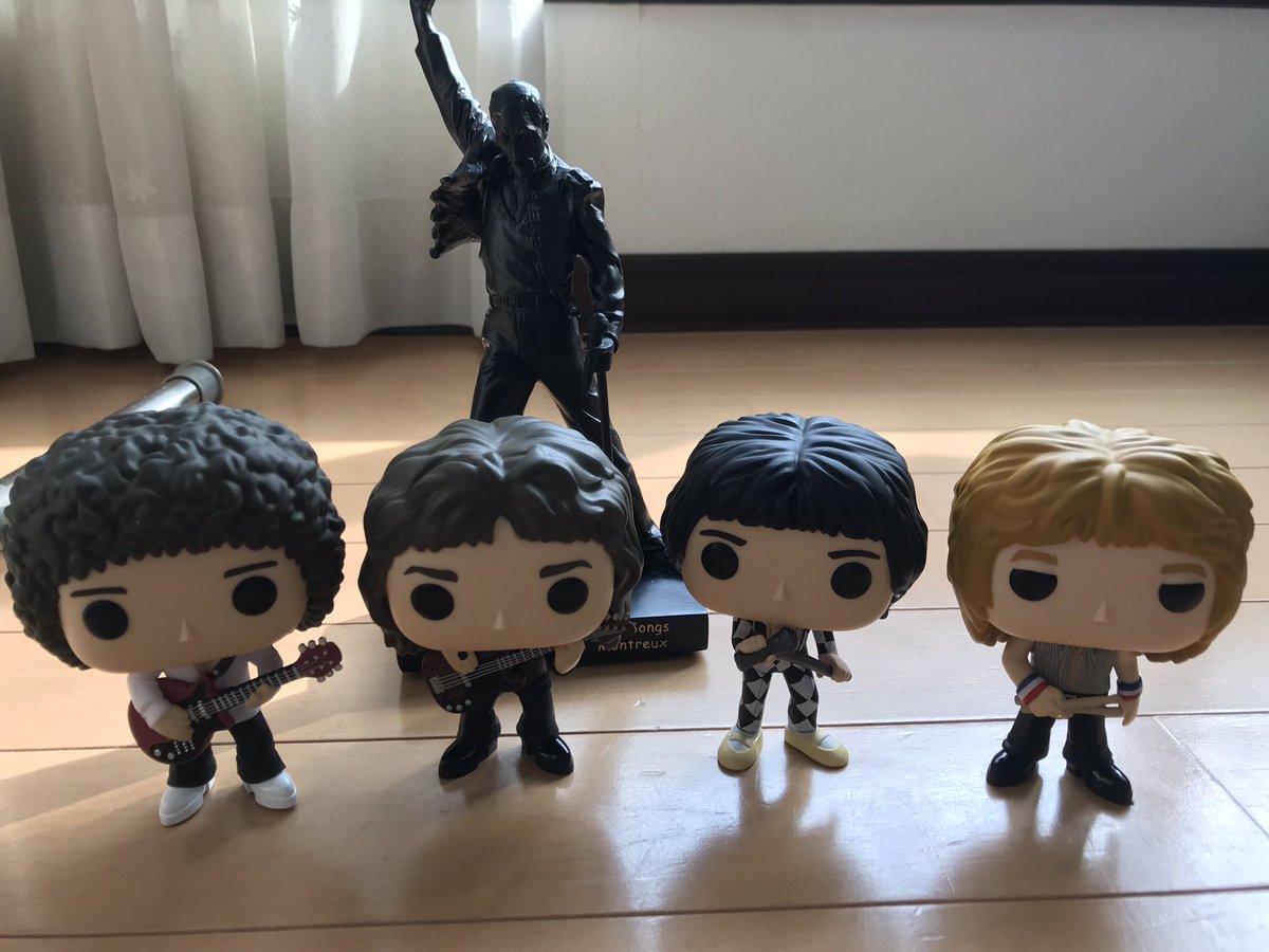 ট ইট র Quja クージャ お面職人 今日から16日間の卒業旅行 旅程はバルセロナ ヴェネツィア ローマ モントルー ロンドン と盛りだくさん クイーンの聖地も映画のロケ地も巡ります お供は彼らに決めた ジャッキーやコリンの