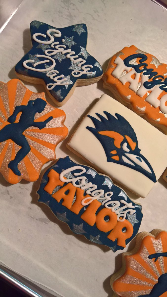 This is my favorite type of cookie order! Congrats to all of the athletes that signed today! #kookiekollection #customsugarcookies