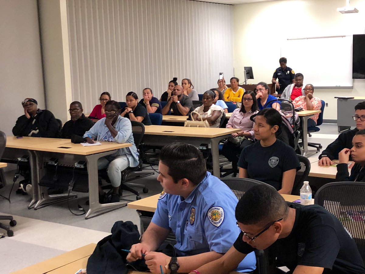 AlbertGuerraMPD's tweet image. Great experience for our @MiamiPD Explorers to work with Special Agents from Alcohol Beverage &amp;amp; Tobacco. Very informative meeting. @MPD_PAL @CityofMiami
