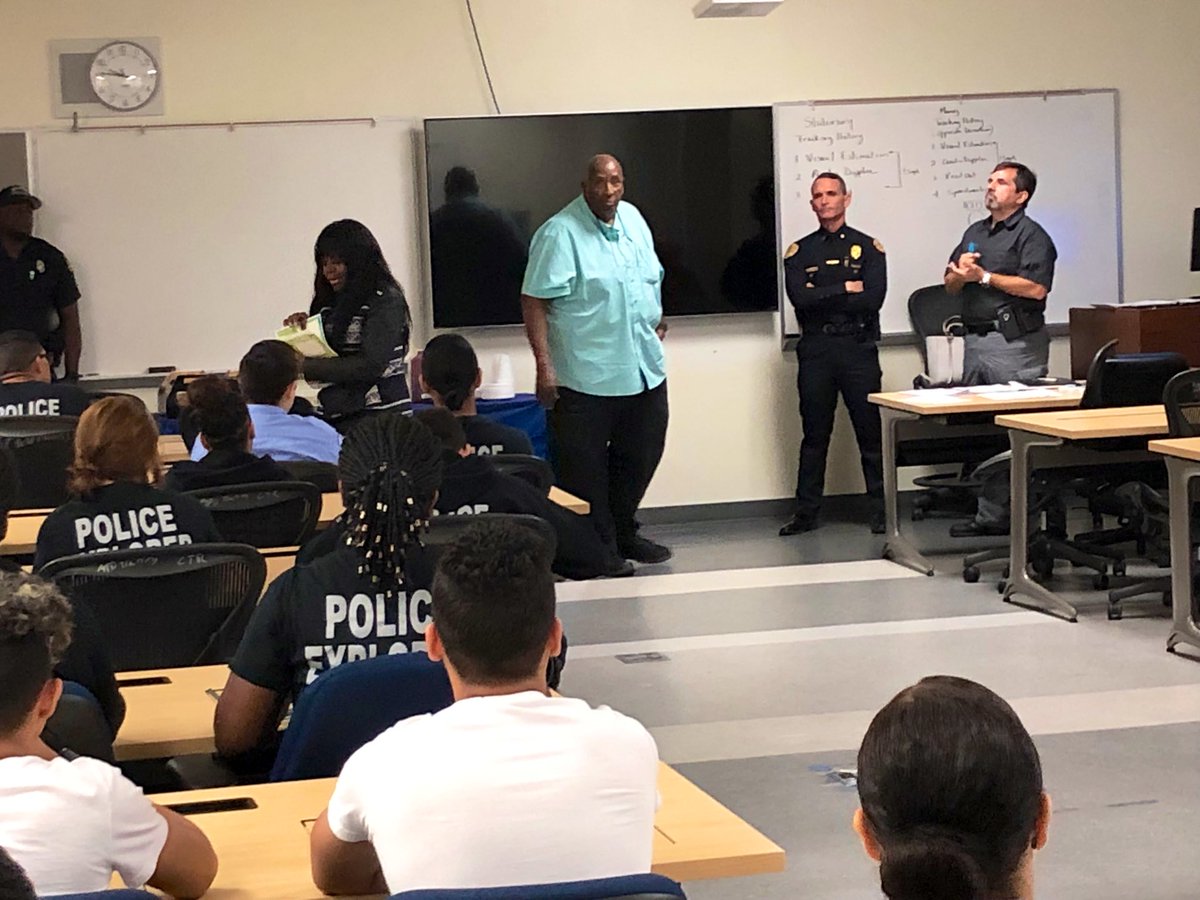 AlbertGuerraMPD's tweet image. Great experience for our @MiamiPD Explorers to work with Special Agents from Alcohol Beverage &amp;amp; Tobacco. Very informative meeting. @MPD_PAL @CityofMiami
