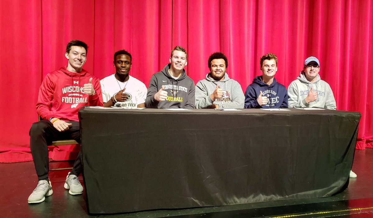 WMTVDesk's tweet photo. Tonight @SunPrairieFB recognized 6 seniors who have signed to play football collegiately. 
@CoopNelson1 @BadgerFootball, @Jay_weah @MTUFB, @MavenKretche @MinnStFootball, @Benniejohnson09 @WSUWarriorFTBL, @jacob_powley @UWECFootball,  James Zarosley, #CUWFB.
#birdgang
#NBC15Blitz https://t.co/bqWjWACrcp
