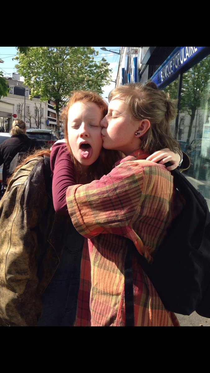 djux666's tweet photo. #PosteYourBestFriend 3 ans d’amour 😭💓 je t’aime bae 💜 https://t.co/8nKfh0jvQE