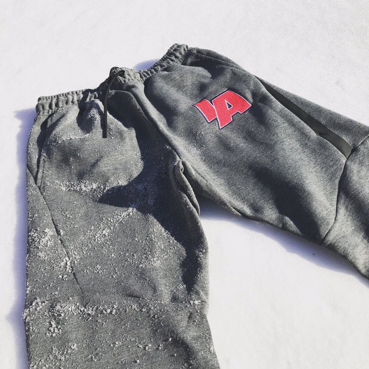 Who wants to win pair of IAwrestle joggers?

RT this tweet

Follow <a href="/IAwrestle/">IAwrestle</a> 

Tag a friend who needs a pair!

Winner picked after districts. 👌🏻