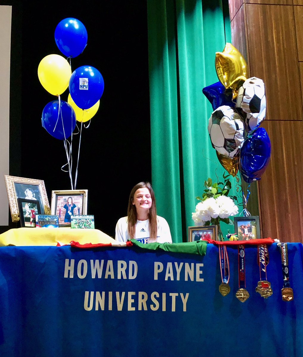 madelynnjames's tweet photo. Officially a yellow jacket! Can’t wait to finally be apart of the @hpuwsoc family! Thanks to everyone who has been on the journey 14 years and counting... STING ‘EM! 🐝⚽️ https://t.co/UBJu977Eoy