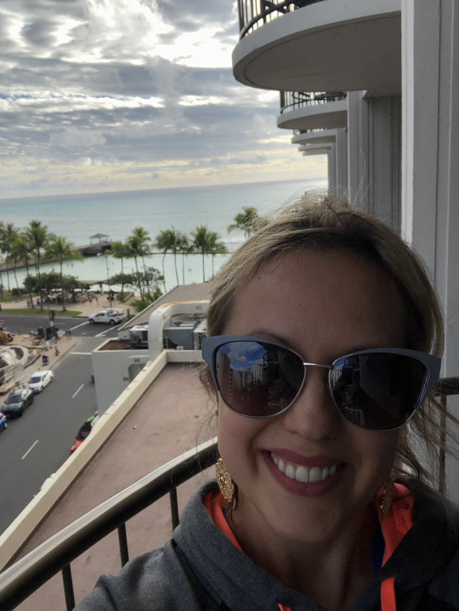 BekahHW's tweet image. Hello #JSConfHI!!!!