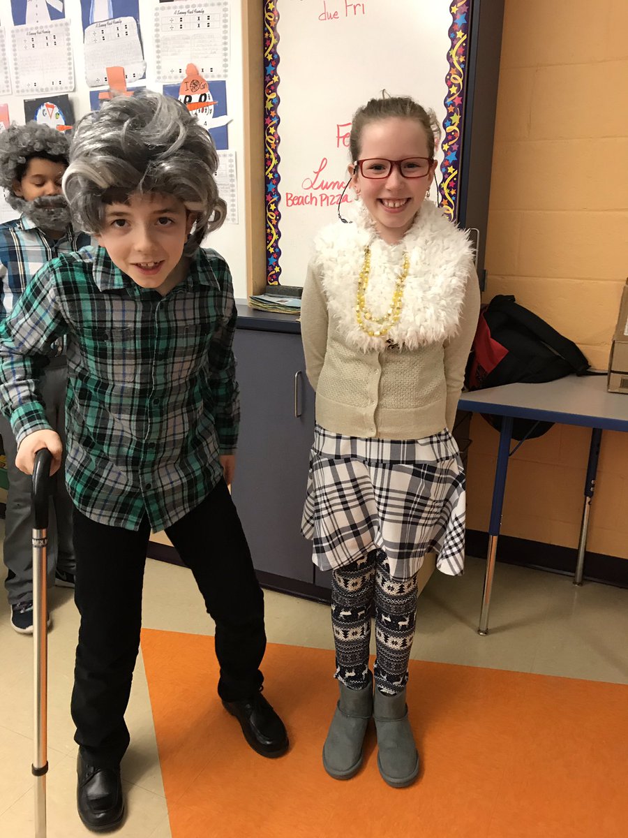 4thgradesharks's tweet photo. More fun from our #100thDay celebrations! https://t.co/B4Hh3iGagm