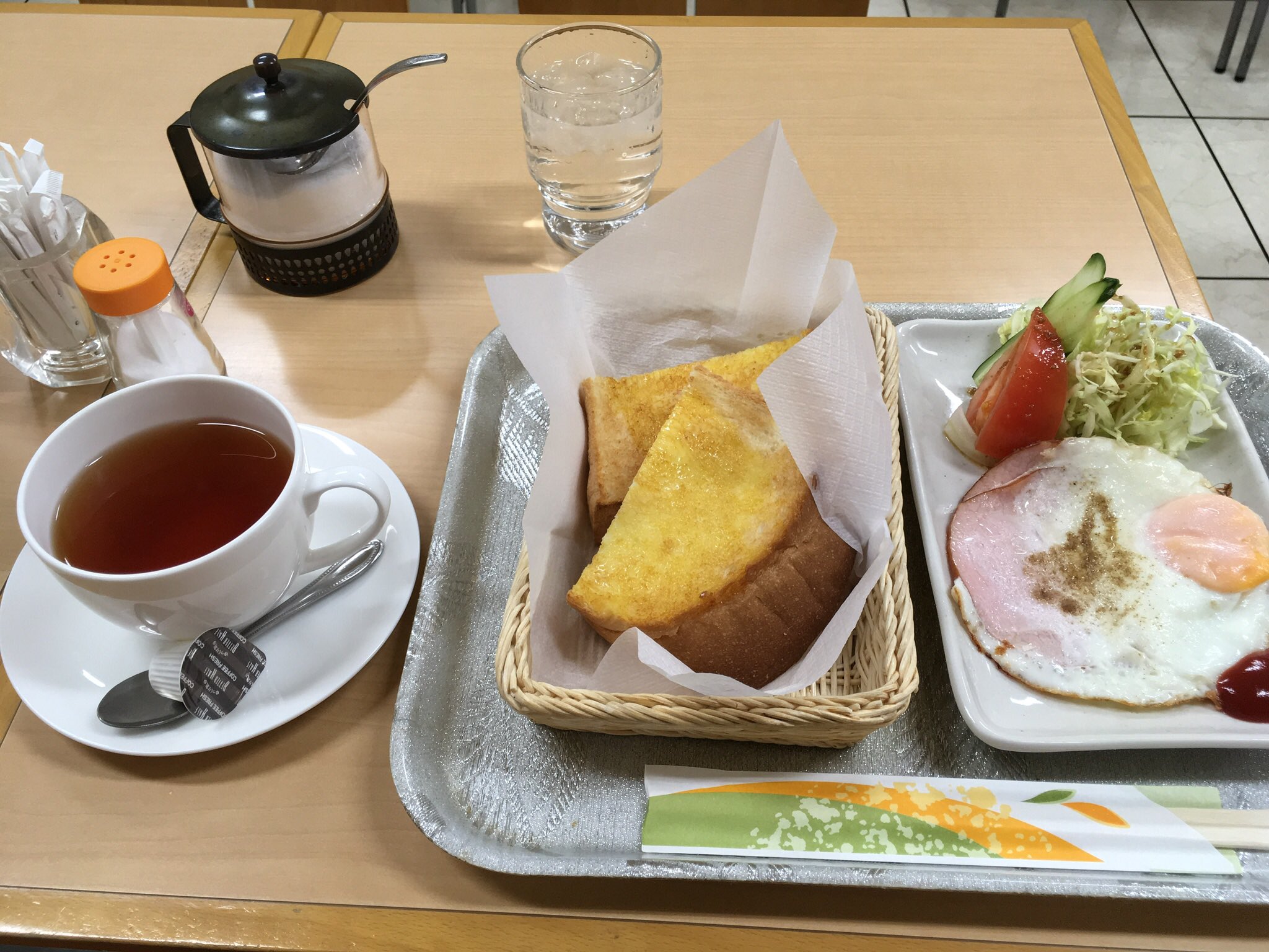 ルーチェ ホテルの朝 今回はバイキングではなく 一人ずつ用意してもらう朝食 追加料金でハムエッグにグレードアップ こういう朝ごはんもいいね ホテル 朝食 ハムエッグ モーニング 名古屋 T Co Nm0gx47isi Twitter