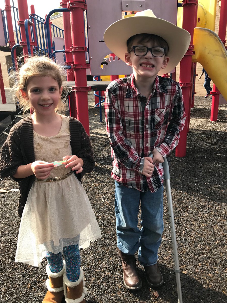 Celebrating the 100th day! #100 yearoldkinderbees #buildingwith 100items ⁦<a href="/lonniebnelson/">LonnieBNelsonElem</a>⁩ ⁦