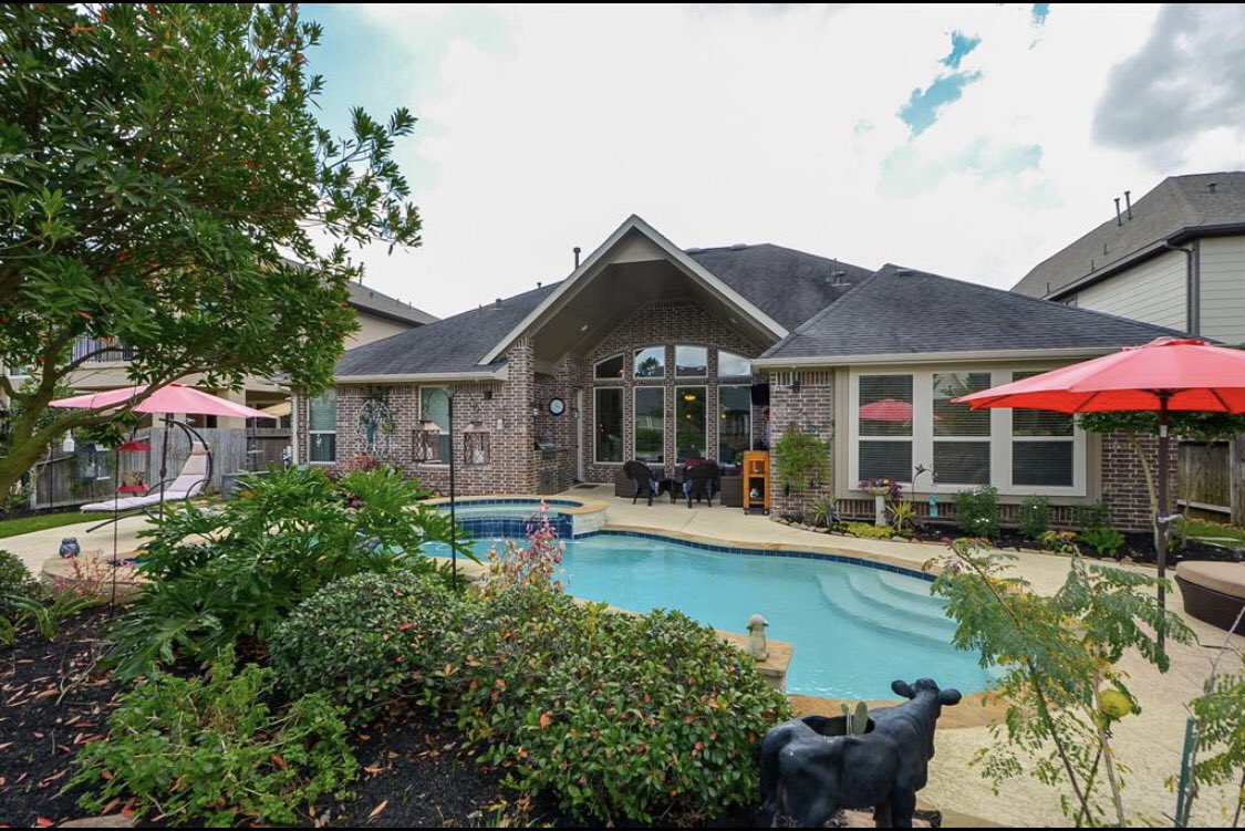 rashatherealtor's tweet image. Beautiful Home🏡 for Sale in Katy, TX 🔥
#4bed🛌 #4bath🛁 #greatpool #mediaroom

See link for all pics📸 location📍etc......
➡️ bit.ly/2RZudPw ⬅️

Courtesy of Jagdesh Baichan Keller Williams Signature